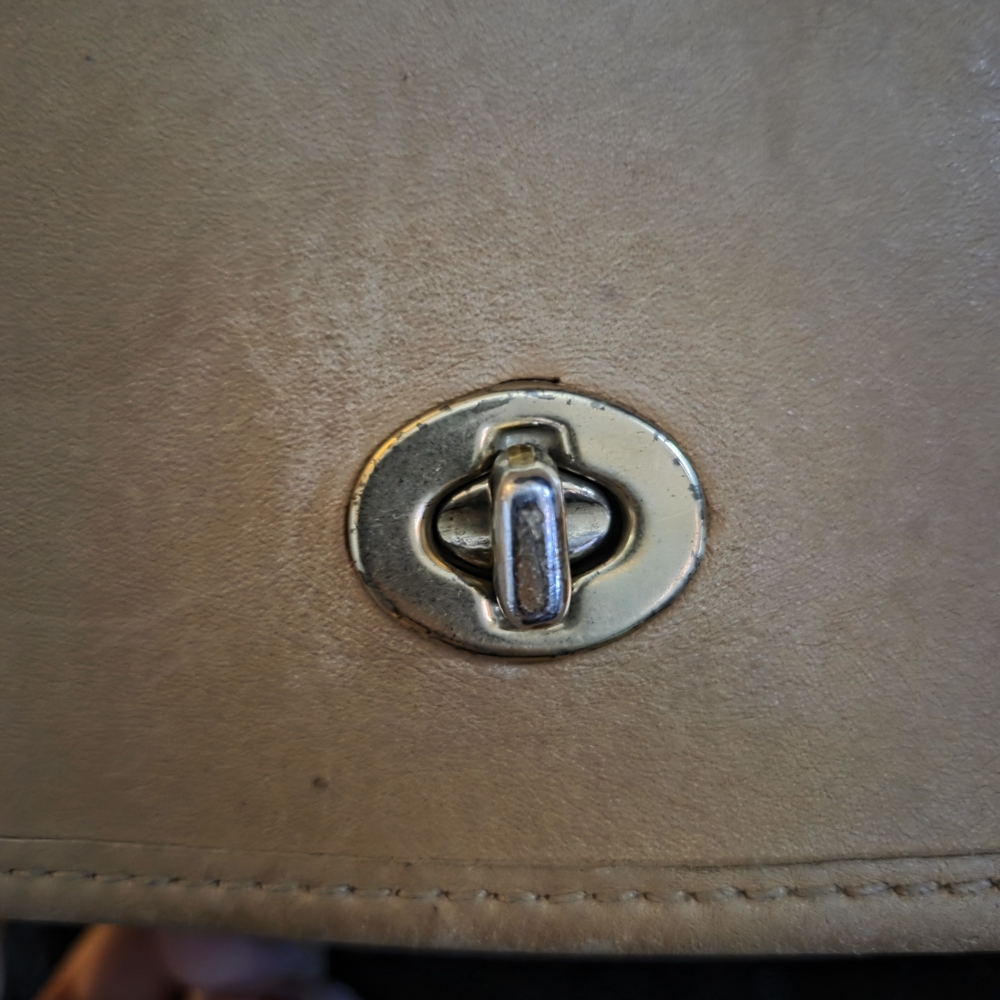 Hunt Club Genuine Leather Tan Crossbody Bag Vintage Turn Lock Purse - Picture 6 of 17